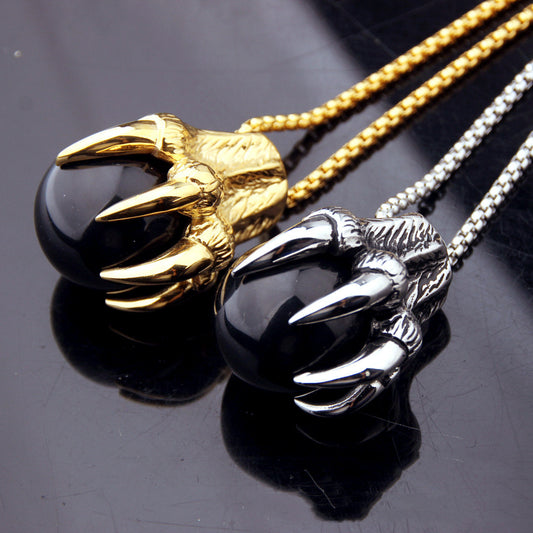 Crow claw with black pearl  necklece